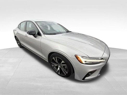 Used 2024 Volvo S60 B5 Plus FWD image 38