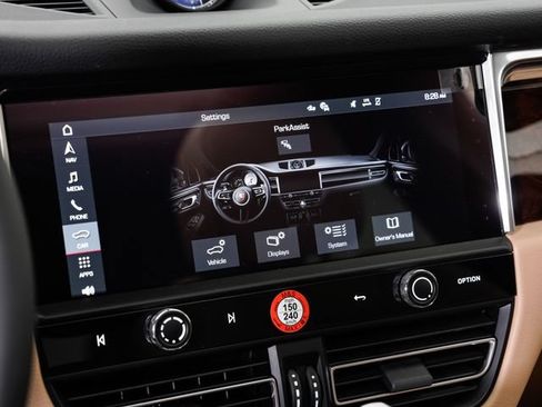 Certified 2026 Porsche Macan AWD/4WD image 18