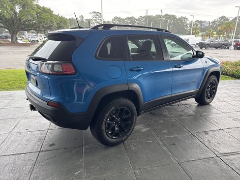 Used 2022 Jeep Cherokee Latitude w/ Sun & Sound Group AWD/4WD image 9