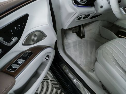 Used 2022 Mercedes-Benz EQS 580 4MATIC Sedan image 8