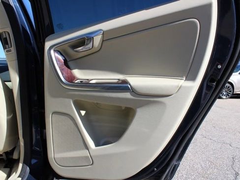 Used 2015 Volvo XC60 T6 w/ Proximity Package AWD/4WD image 17