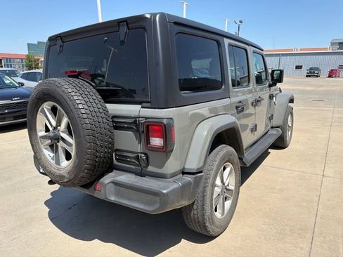 Used 2022 Jeep Wrangler Unlimited Sahara w/ Cold Weather Group AWD/4WD image 6