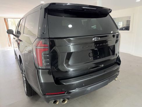 Used 2025 Chevrolet Suburban Z71 image 7