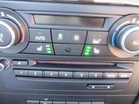 Used 2013 BMW 335i Convertible image 14