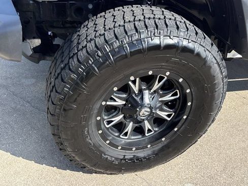 Used 2018 Jeep Wrangler Unlimited Sahara AWD/4WD image 12