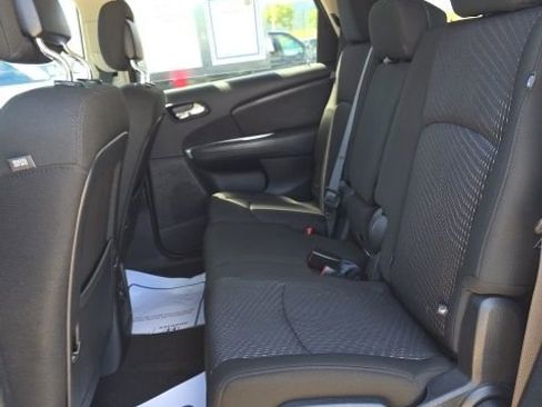 Used 2019 Dodge Journey SE w/ Premium Group image 7