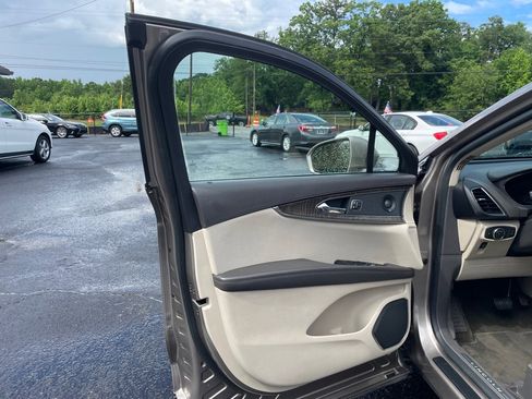 Used 2019 Lincoln Nautilus Reserve FWD image 11