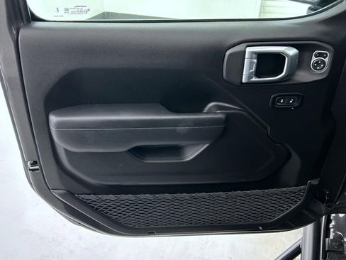 Certified 2025 Jeep Wrangler Sport S image 9