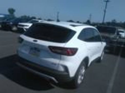 Used 2025 Ford Escape Active AWD/4WD image 3