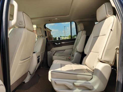 Used 2021 GMC Yukon XL Denali image 11