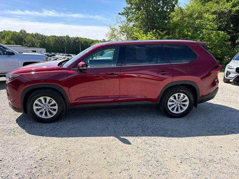 Used 2024 Toyota Grand Highlander AWD image 2