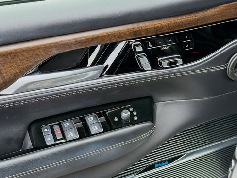 Used 2022 Jeep Grand Wagoneer Series II image 24