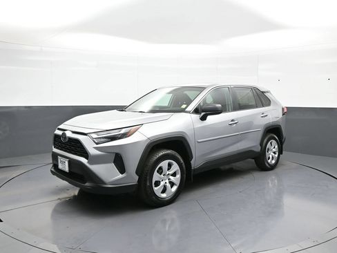 Used 2024 Toyota RAV4 LE AWD/4WD image 10