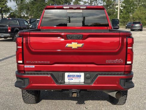 Used 2025 Chevrolet Silverado 2500 High Country w/ High Country Premium Package AWD/4WD image 3
