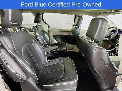 Used 2023 Chrysler Pacifica Limited FWD image 43