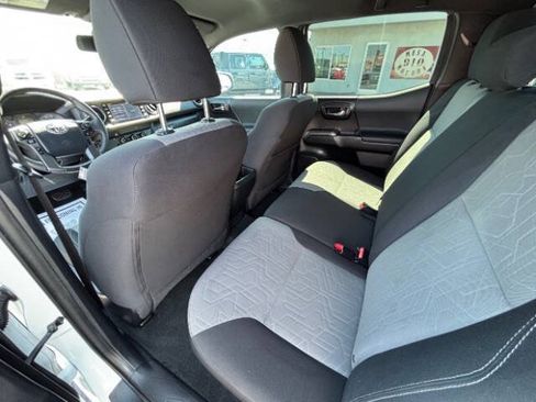 Used 2020 Toyota Tacoma TRD Sport w/ Technology Package RWD image 19