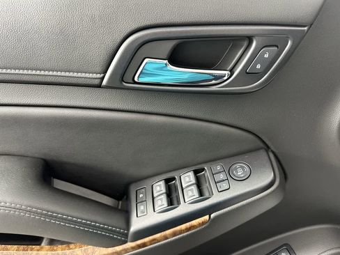 Used 2018 Chevrolet Suburban Premier RWD image 20