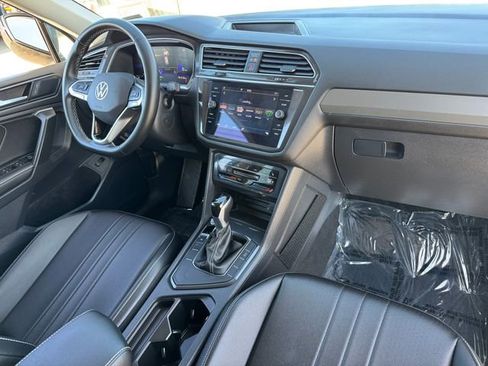 Used 2024 Volkswagen Tiguan SE FWD image 21