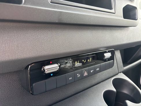 Used 2025 Mercedes-Benz Sprinter 2500 image 14