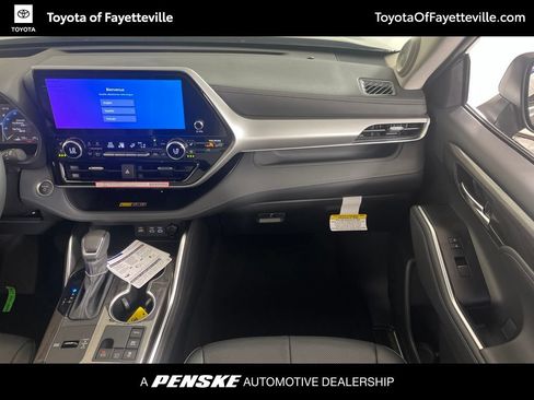 Used 2026 Toyota Highlander Platinum AWD/4WD image 16