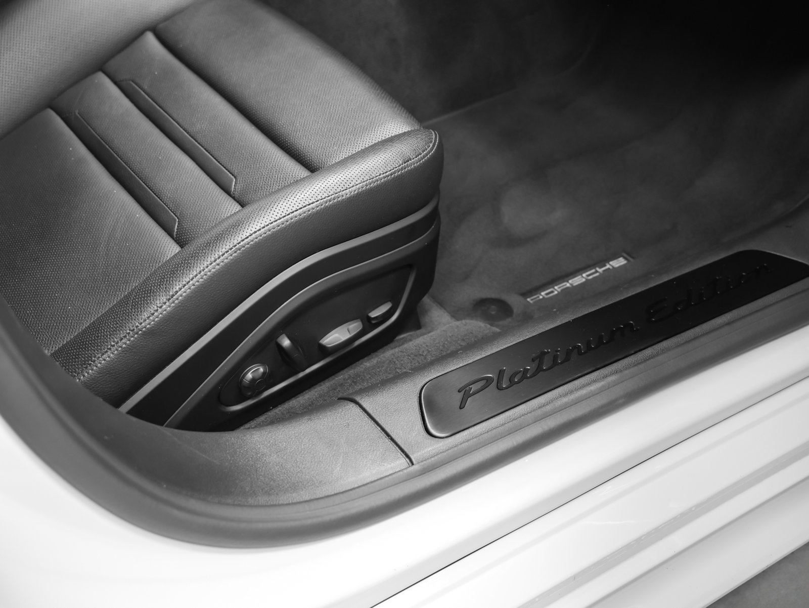 Certified 2023 Porsche Panamera 4 Platinum Edition AWD/4WD image 19