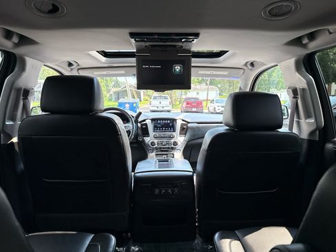 Used 2017 GMC Yukon SLT w/ Premium Edition AWD/4WD image 16