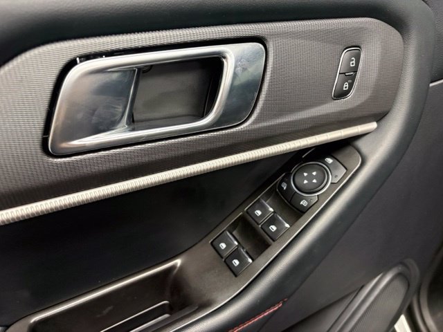 Used 2025 Ford Explorer ST-Line w/ ST-Line Street Pack AWD/4WD image 6