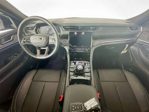 New 2025 Jeep Grand Cherokee Overland w/ Luxury Tech Group IV AWD/4WD image 9