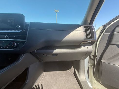 Used 2023 Nissan Pathfinder SV AWD/4WD image 29