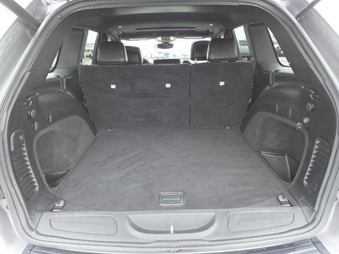 Used 2019 Jeep Grand Cherokee Altitude image 24