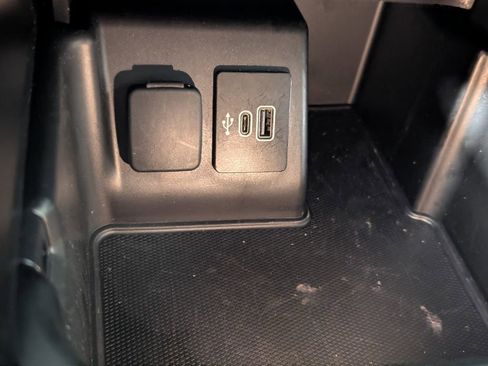 Used 2025 Ford Explorer ST-Line w/ ST-Line Street Pack image 21