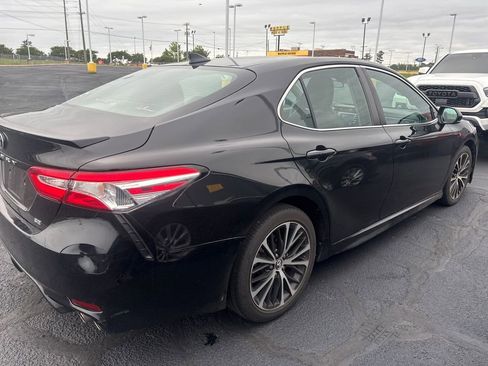 Used 2020 Toyota Camry SE FWD image 7
