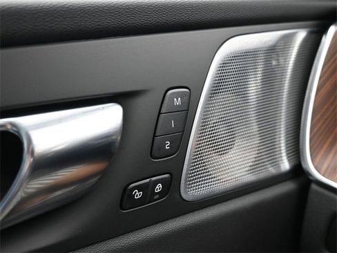 Used 2024 Volvo XC60 B5 Ultimate w/ Protection Package Premier image 29