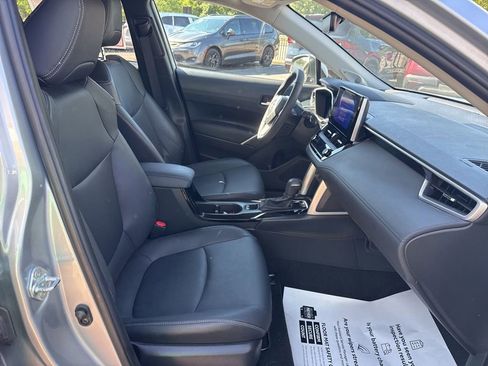 Certified 2023 Toyota Corolla Cross XLE w/ Convenience Package FWD image 33