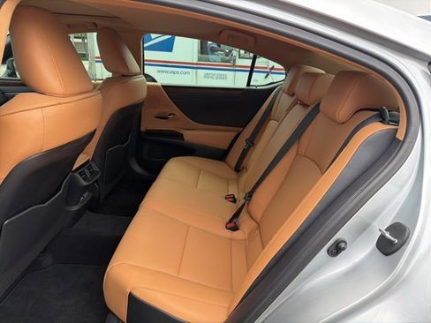 Used 2024 Lexus ES 350 w/ Premium Package image 9