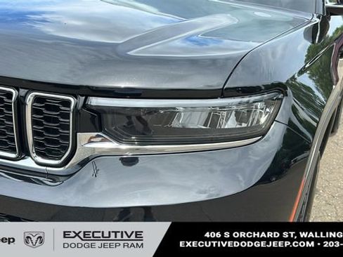 Used 2023 Jeep Grand Cherokee L Limited AWD/4WD image 7