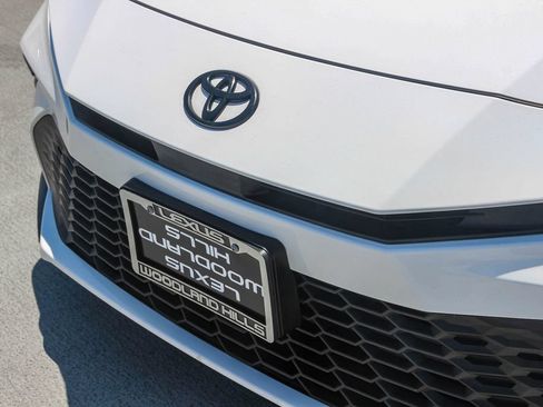 Used 2025 Toyota Camry SE w/ Convenience Package FWD image 9