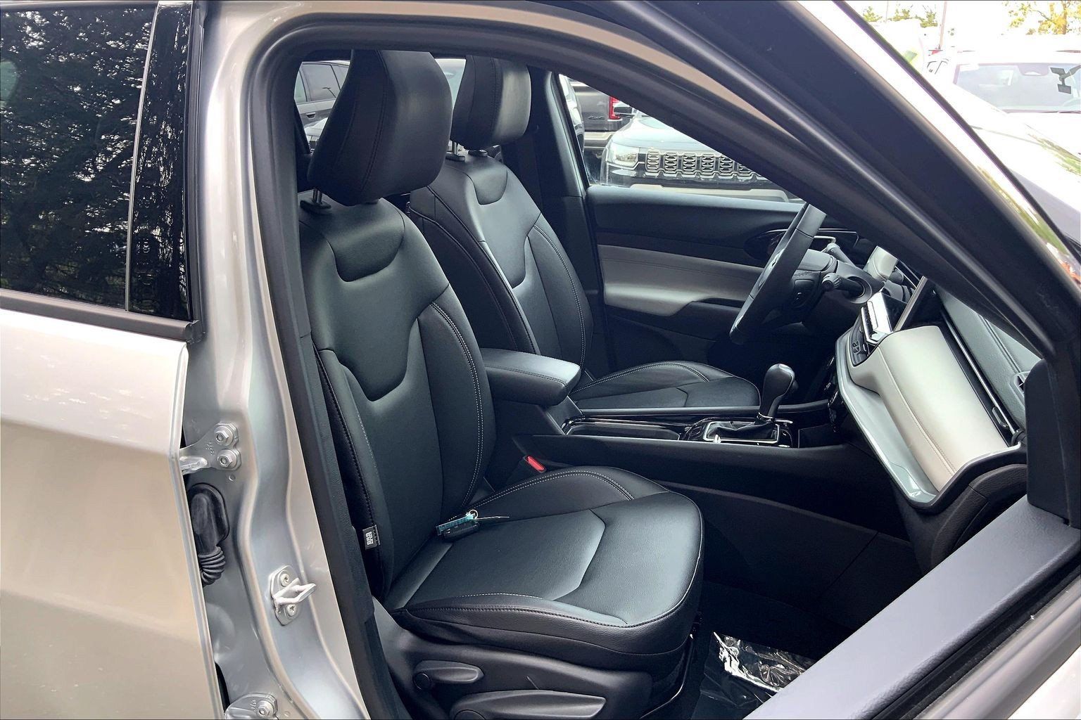 Used 2025 Jeep Compass Limited w/ Sun & Sound Group AWD/4WD image 6