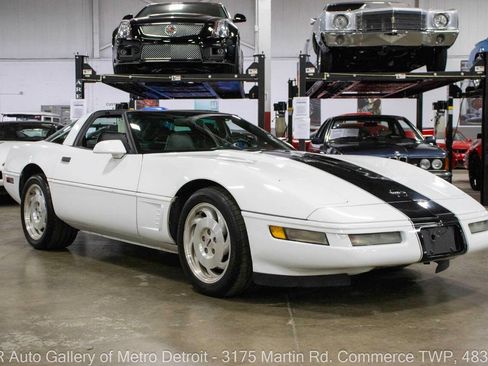 Used 1996 Chevrolet Corvette Coupe image 11