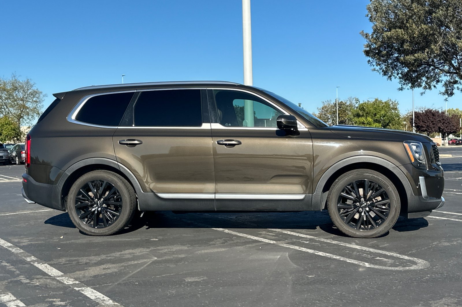 Used 2022 Kia Telluride SX w/ Towing Package FWD image 3