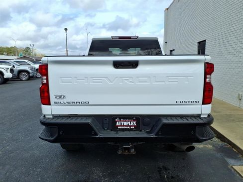 Used 2025 Chevrolet Silverado 2500 Custom w/ Custom Value Package image 4