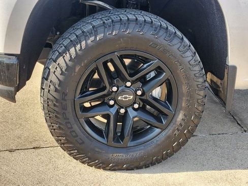 Used 2020 Chevrolet Silverado 1500 LT Trail Boss image 18