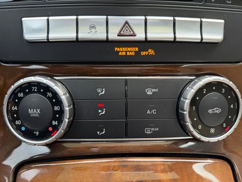 Used 2015 Mercedes-Benz SLK 250 image 11