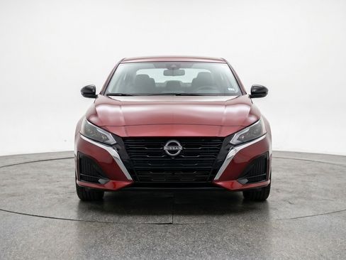 Used 2025 Nissan Altima 2.5 SV FWD image 2
