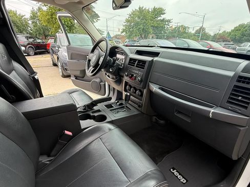 Used 2012 Jeep Liberty Sport AWD/4WD image 12