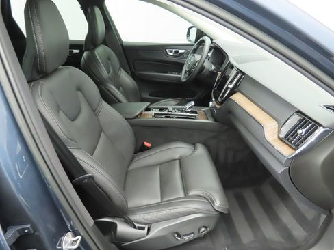 Used 2023 Volvo XC60 B5 Ultimate w/ Climate Package image 20