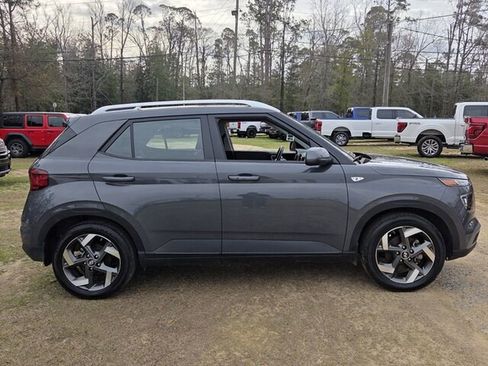 Used 2024 Hyundai Venue SEL image 14