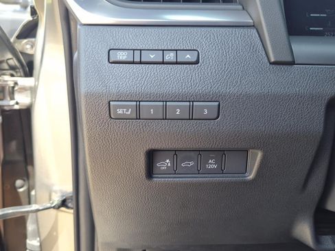 Used 2024 Lexus GX 550 w/ Accessory Package (31) AWD/4WD image 23