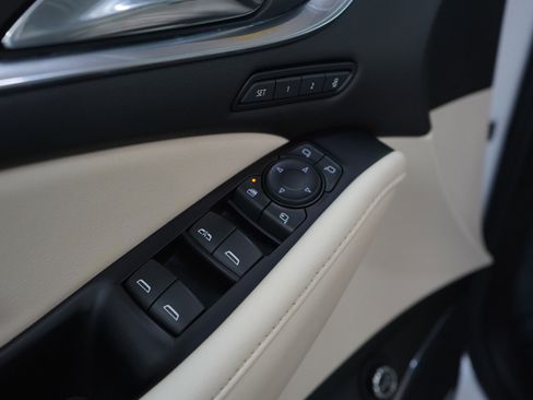 Used 2023 Buick Enclave Avenir image 21