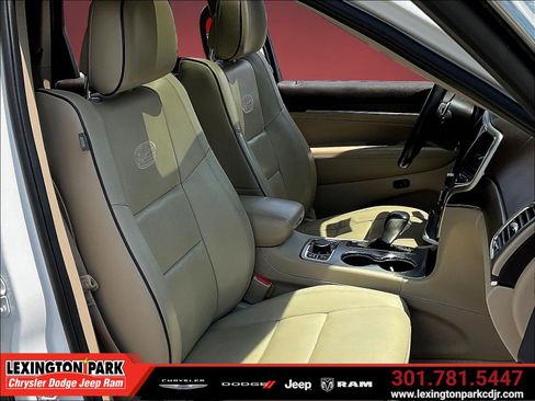 Used 2017 Jeep Grand Cherokee Overland AWD/4WD image 29